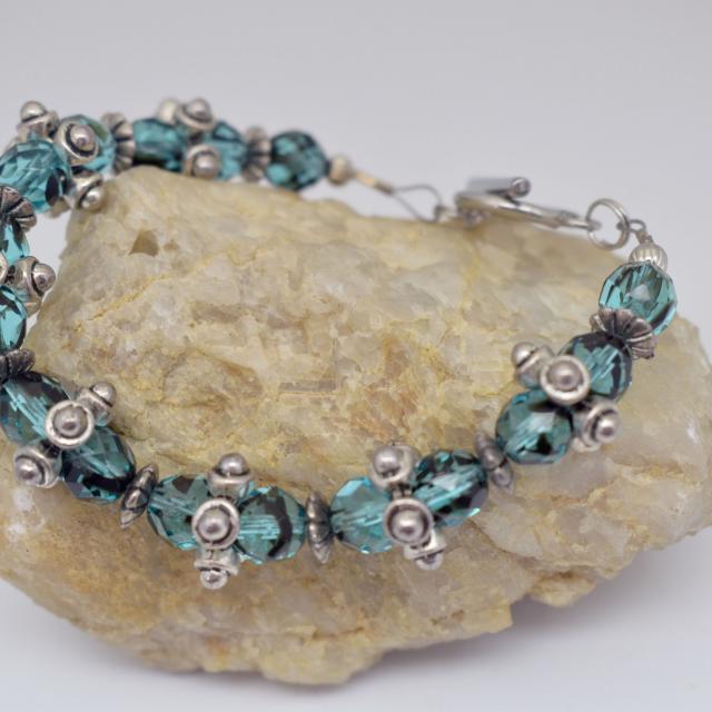 turquoise blackczech beaded bracelet.jpg